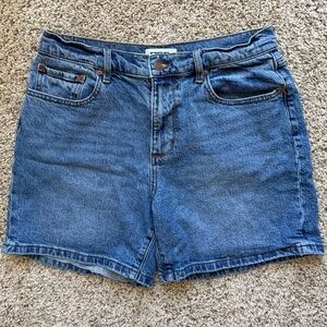 RSQ size 29 Midi Short 90’s style